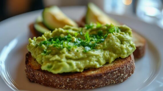 avocado-hummus-toast-vegkala