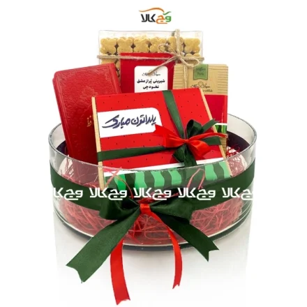 پک هدیه یلدا شیشه‌ای خاص حاوی شکلات و حافظ و شیرینی نخودچی