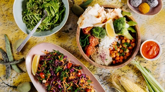 انواع وعدههای گیاهی آماده از آش رشته تا خوراک لوبیا