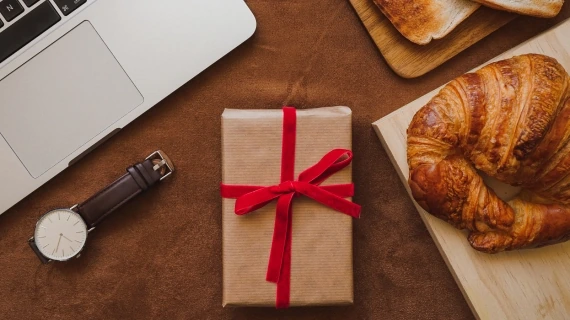 نکاتی برای انتخاب و خرید آنلاین هدایای سازمانی با جعبه چوبی