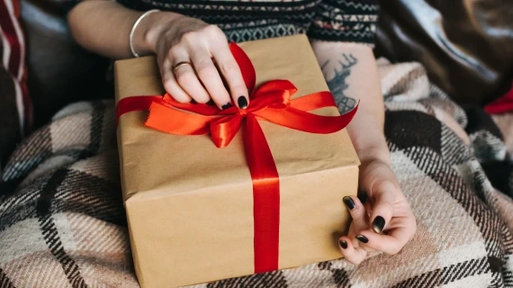 هدیههای دستساز ساده اما ماندگار در جعبه مقوایی