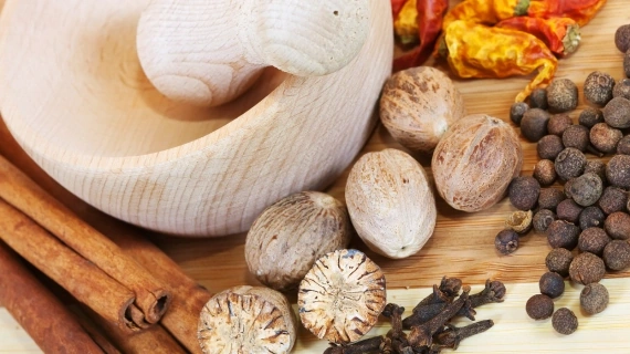 لیست ادویه های برگ دار: