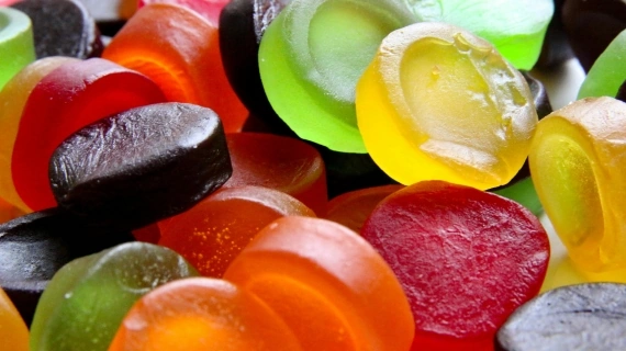 طعم سلامتی برای تمام اعضای خانواده: آبنبات و پولکیهای بدون شکر