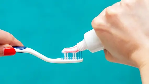 بهترین تکنیک مسواک زدن در سه مرحله