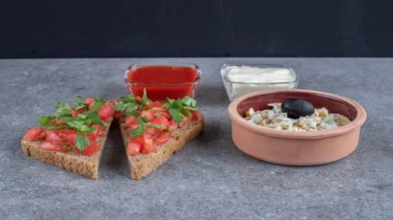 خرید محصولات مورد نیاز برای تهیه صبحانه گیاهی