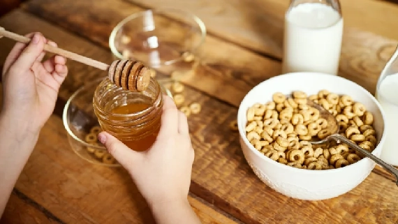 عسل طبیعی از ارزشمندترین مواد غذایی